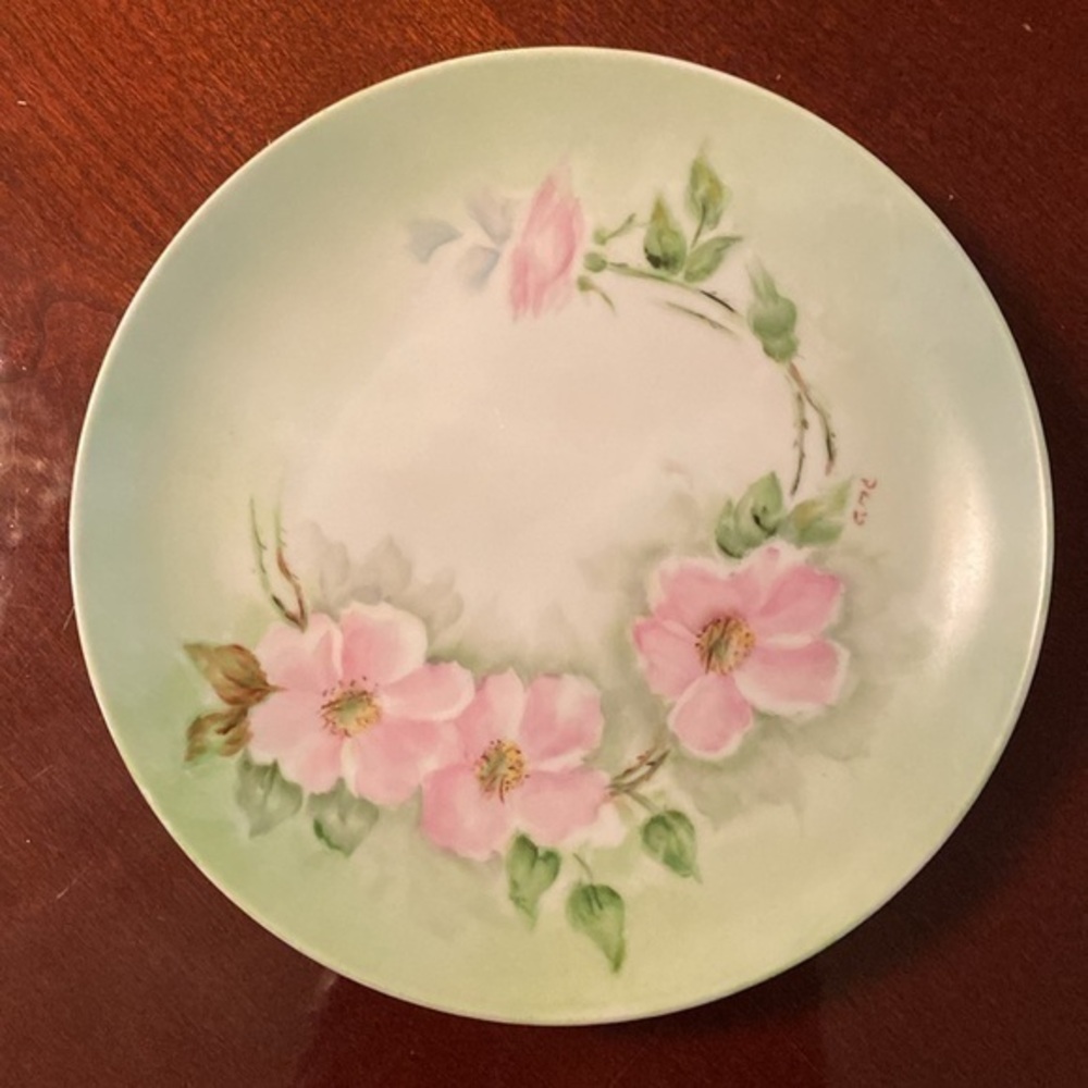 Vintage hand painted plates in pastel colors 7.5” set of 4 - Picture 5 of 6